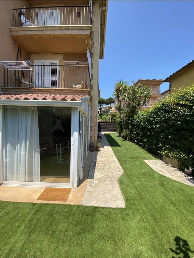 Bonita Casa Adosada Con Jardin Privado Y Piscina Comunitaria Calella De Palafrugell Esterno foto