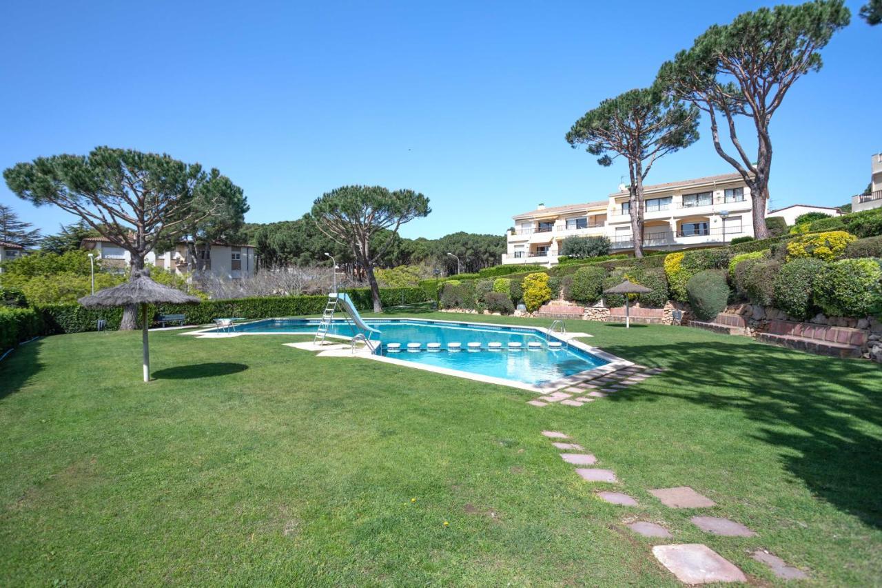 Bonita Casa Adosada Con Jardin Privado Y Piscina Comunitaria Calella De Palafrugell Esterno foto