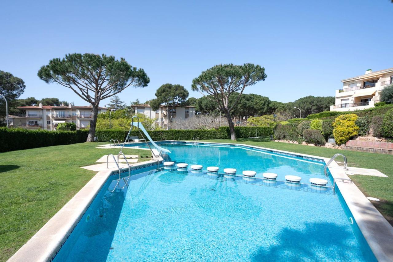 Bonita Casa Adosada Con Jardin Privado Y Piscina Comunitaria Calella De Palafrugell Esterno foto