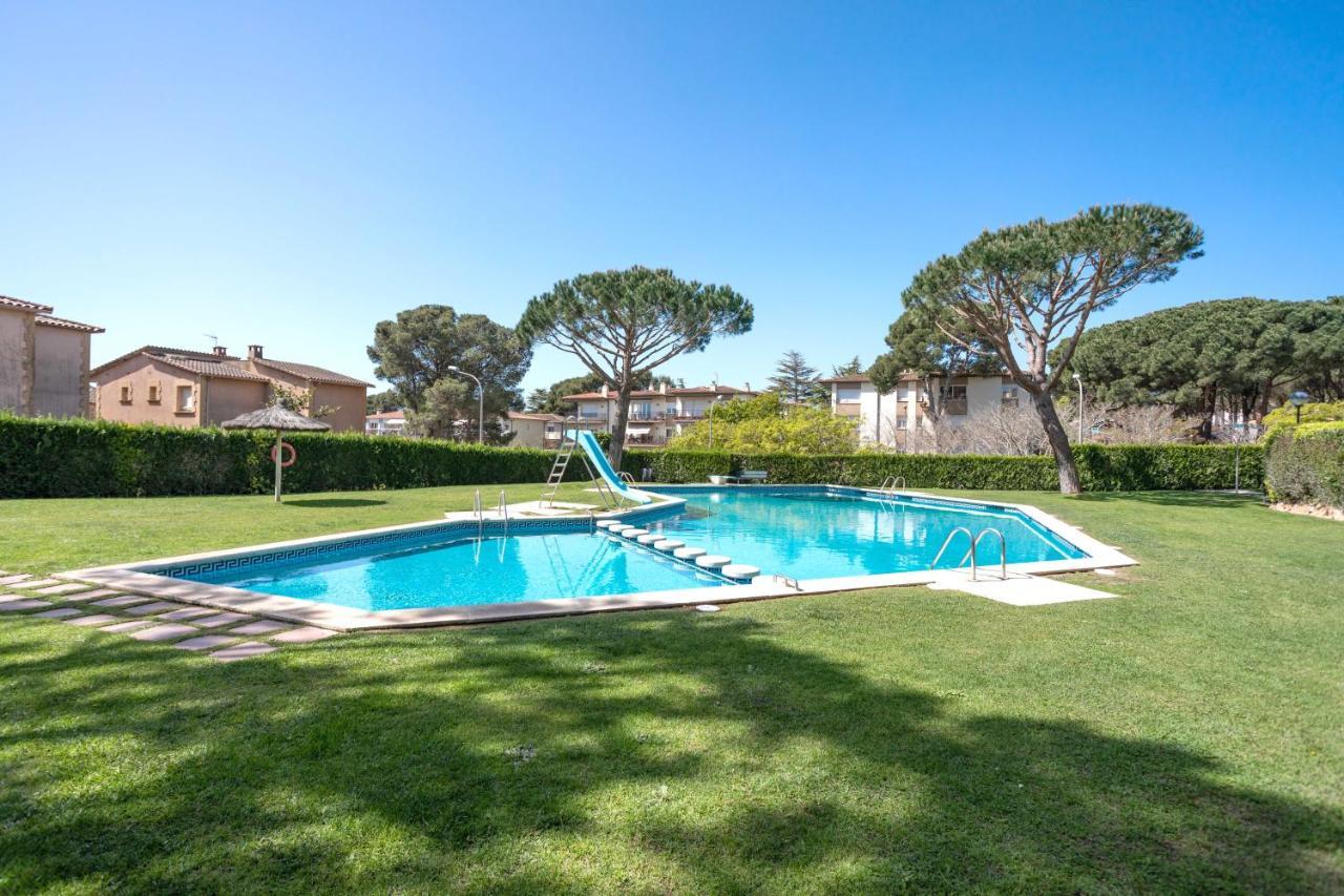 Bonita Casa Adosada Con Jardin Privado Y Piscina Comunitaria Calella De Palafrugell Esterno foto