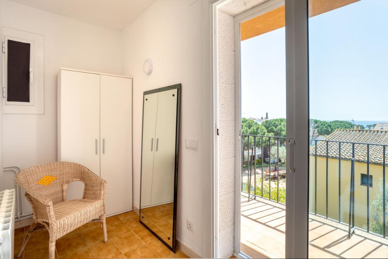 Bonita Casa Adosada Con Jardin Privado Y Piscina Comunitaria Calella De Palafrugell Esterno foto