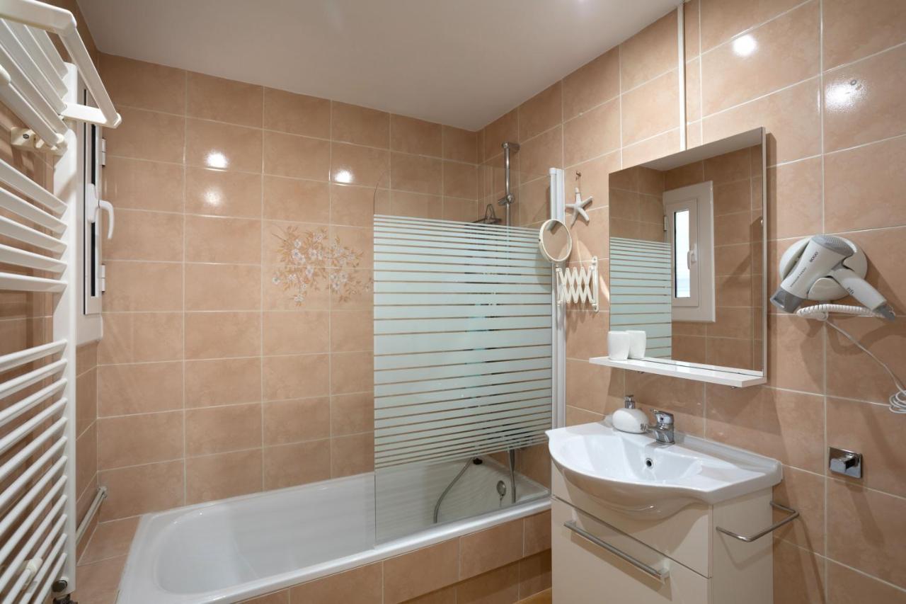 Bonita Casa Adosada Con Jardin Privado Y Piscina Comunitaria Calella De Palafrugell Esterno foto